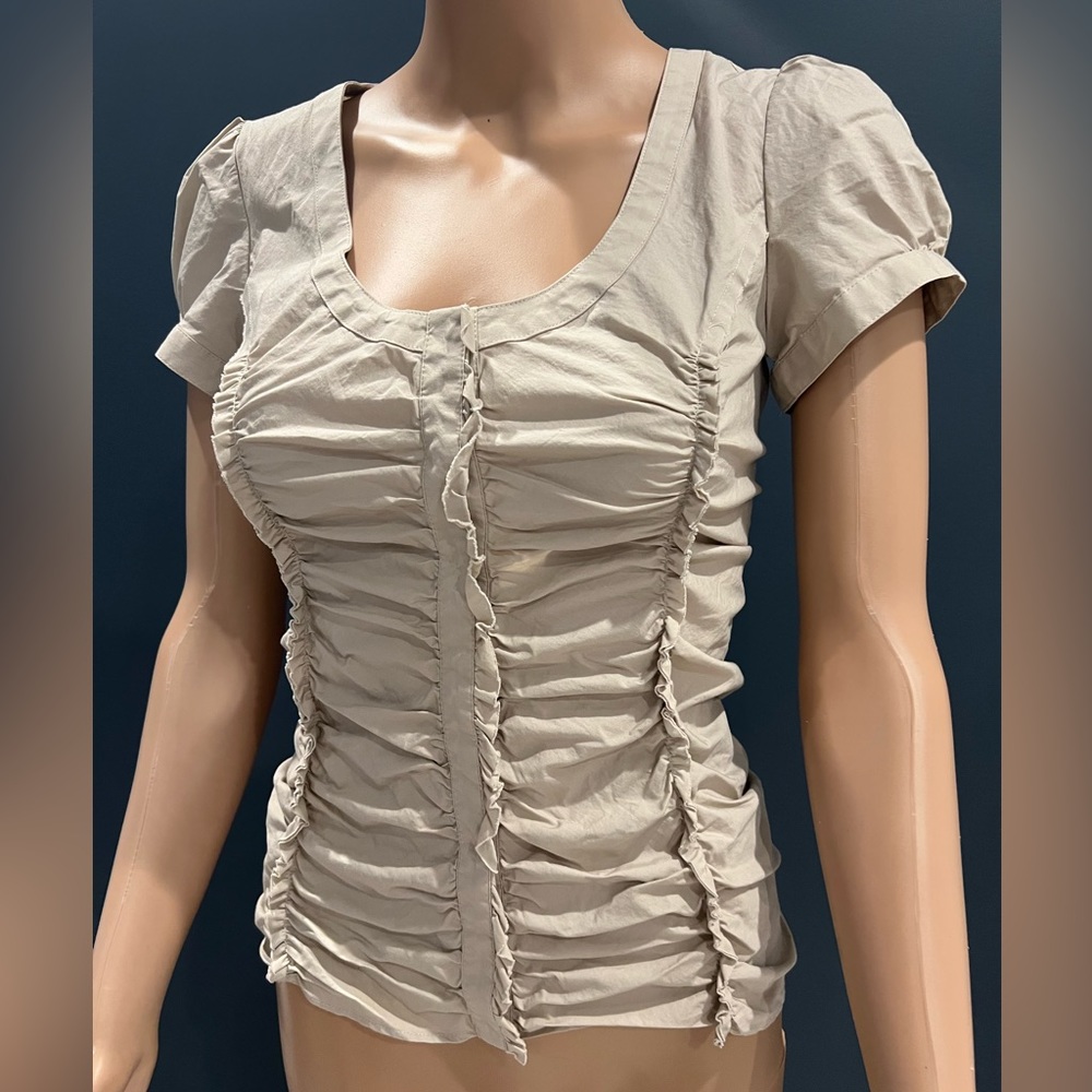 Cream fitted/Ruffled short sleeve button down (snaps closure) Shirt